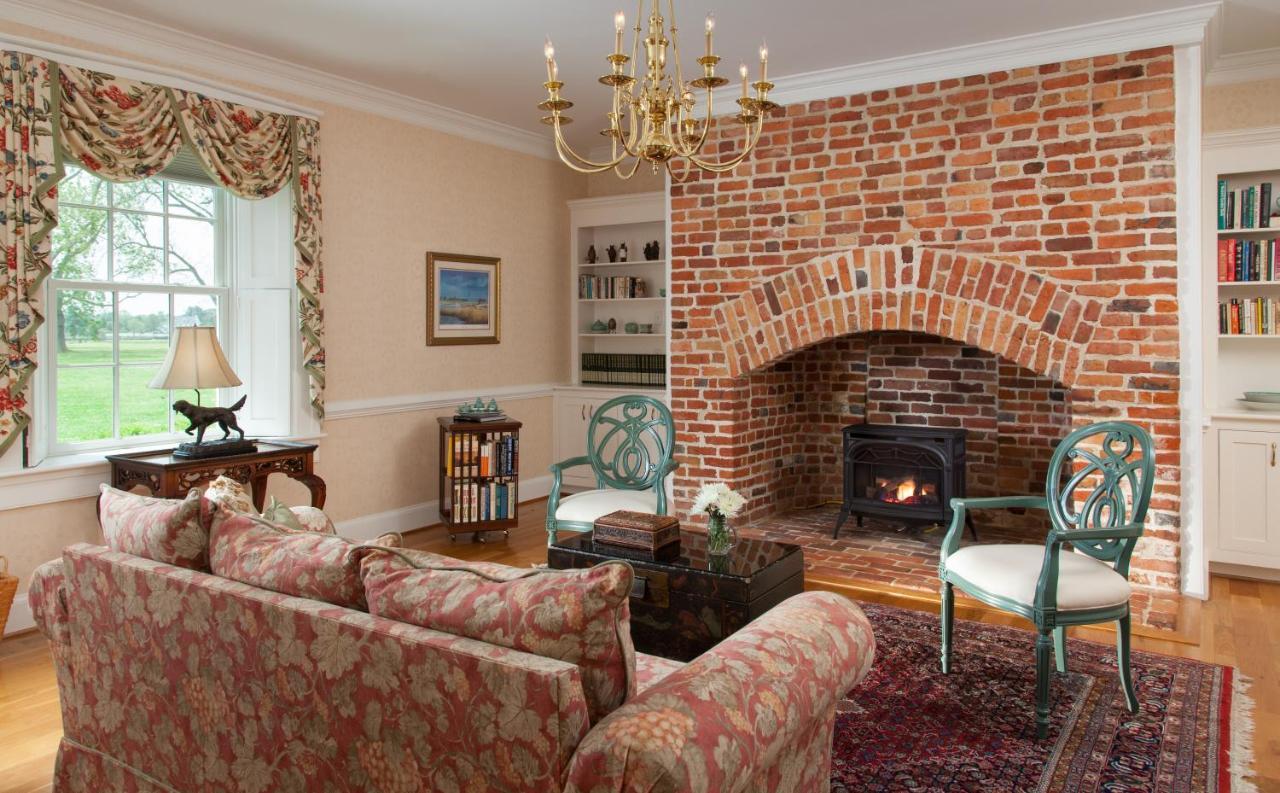 Inn At Warner Hall Gloucester エクステリア 写真