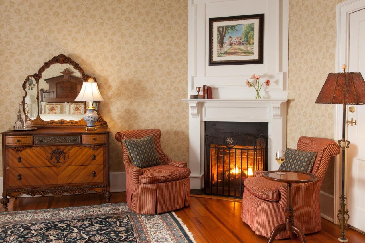 Inn At Warner Hall Gloucester エクステリア 写真