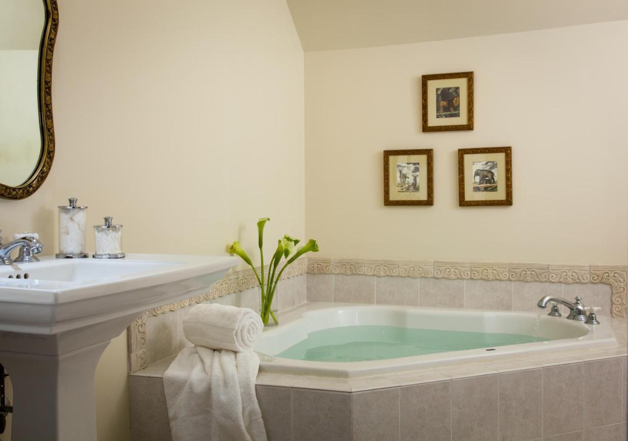 Inn At Warner Hall Gloucester 部屋 写真