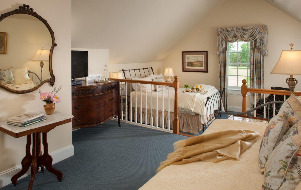 Inn At Warner Hall Gloucester エクステリア 写真