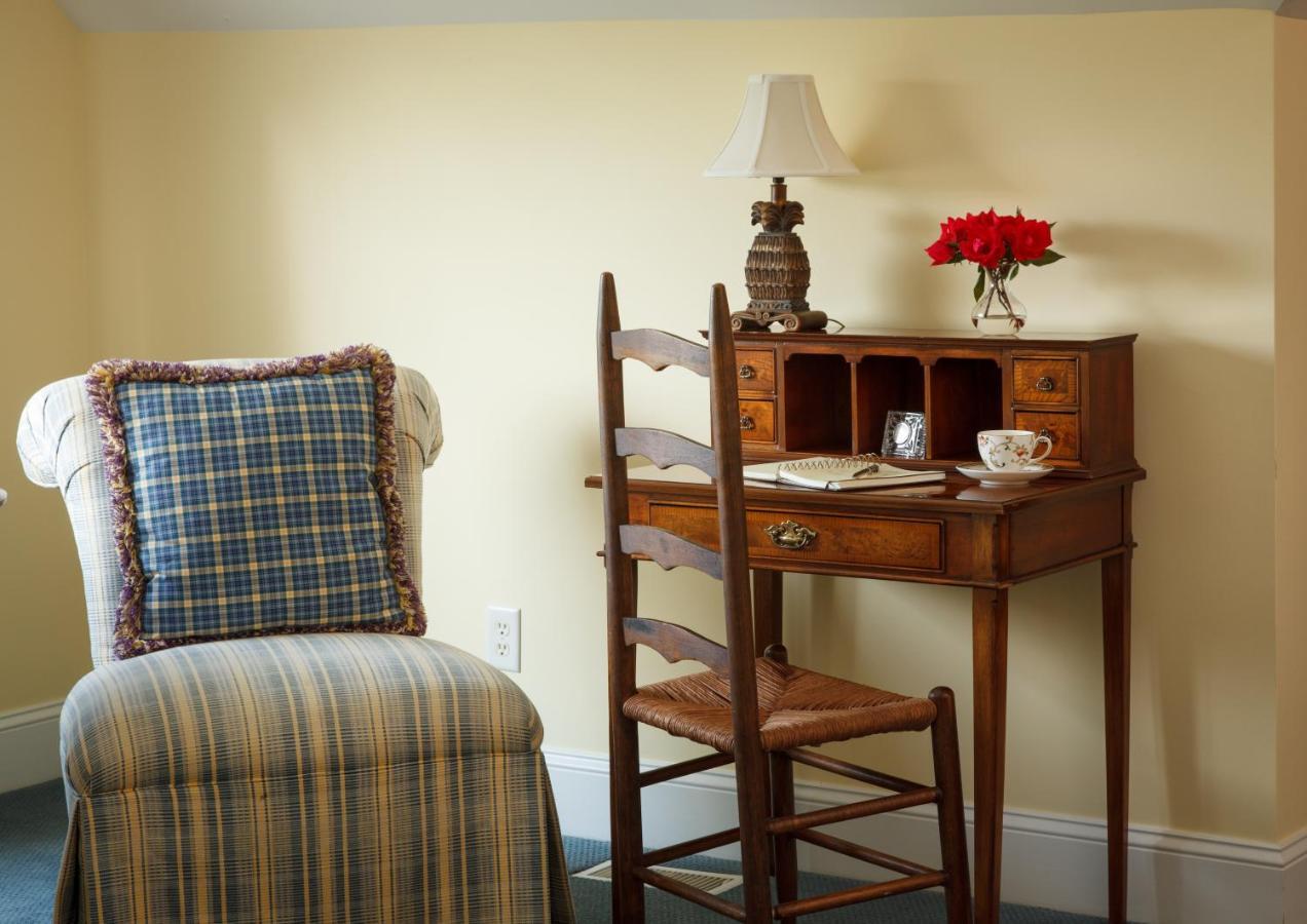 Inn At Warner Hall Gloucester エクステリア 写真