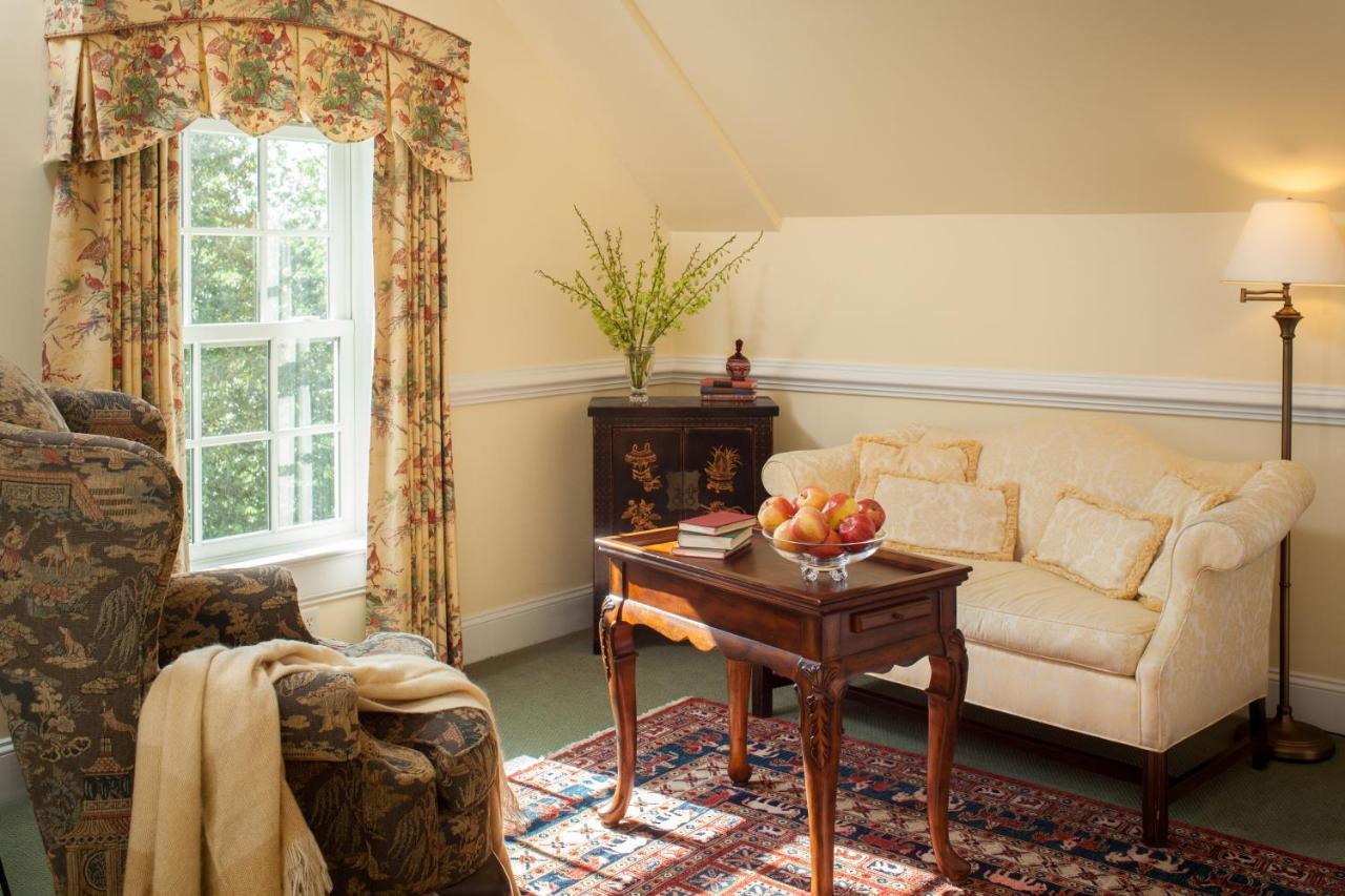 Inn At Warner Hall Gloucester エクステリア 写真